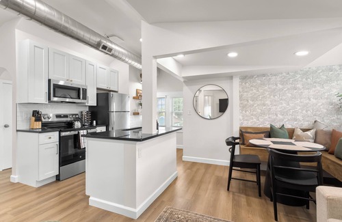 Ferndale Apartment | Charming & Modern 2Bedroom Loft Downtown Ferndale