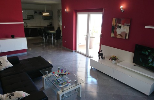 Businci House | Charming modern house1 with new CHLORINE FREE pool