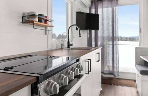 Morrisville House | Charming Modern Tiny Home, Minutes to Stowe