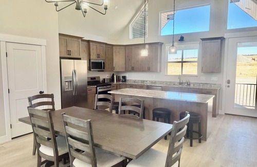 Bicknell Cabin | Charming Moonstone Lodge in beautiful Bicknell with AC, WiFi