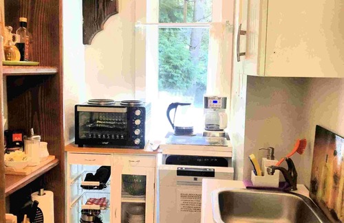 Bowen Island Apartment | Charming Nest 2BDR/2BTH - Pacific Ocean beach 800 m from this home