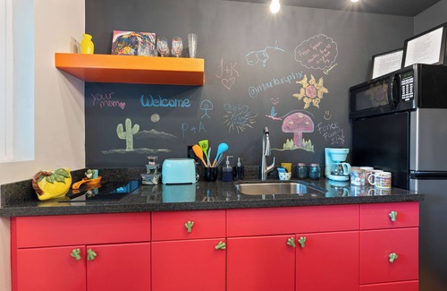 Governmental Mall House | Charming "NEW" Hot Tub Retreat - Prime Location Mins to Downtown & PHX Airport