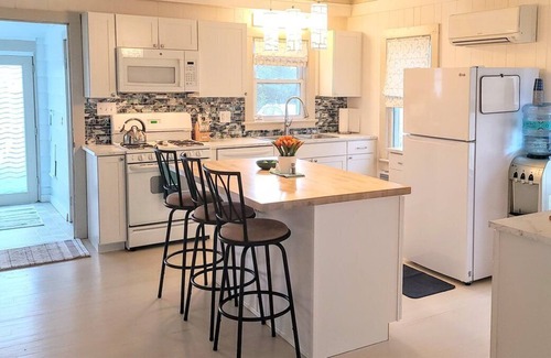 Slaughter Beach Cottage | CHARMING NEW WATERFRONT | Dog Friendly | Great Views | Walk to Beach | Clean