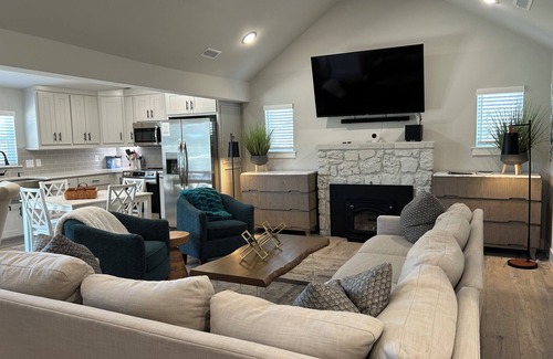 Tia Juana Cottage | Charming, newly remodeled two bedroom cottage.