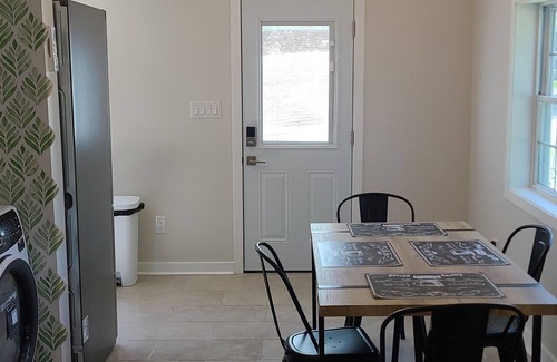 Port Dover Cottage | Charming Oasis Retreat