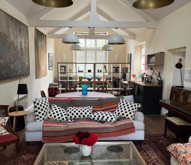 Woodford Halse Apartment | Charming Old Schoolroom