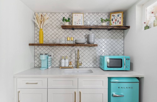 Alamo Placita Apartment | Charming Parisian studio in Denver, Colorado
