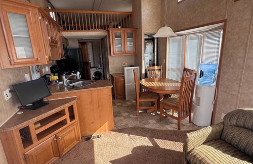 Watford City Cabin | Charming park model cabin with access to beautiful Lake Sakakawea