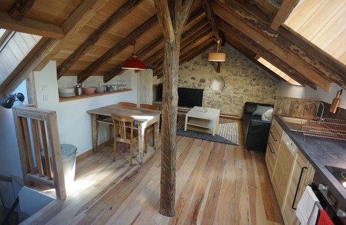 Forville Apartment | Charming Penthouse with a Garden - 4 mins from the ski slopes