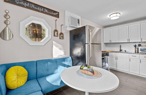 South Hyde Park Apartment | Charming Pet Friendly Retreat!