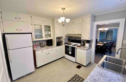Terre Haute House | Charming Pet Friendly Bungalow