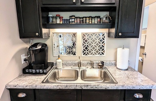 Clifton Apartment | Charming, pet friendly studio in walkable Clifton, Louisville with full kitchen
