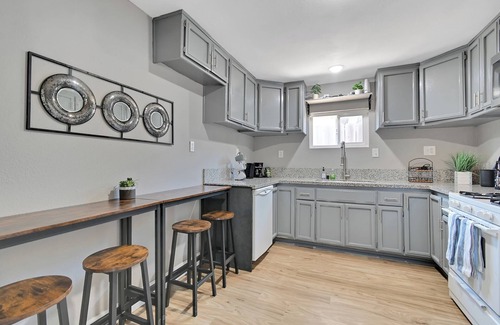 Olivehurst House | Charming pet-friendly 2-bedroom house with WiFi, AC in beautiful Olivehurst