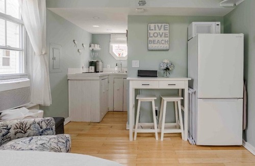 Pine Point Apartment | Charming Pine Point OOB Beach Cottage Tiny House, Steps away from the beach