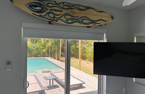 Seven Mile Beach House | Charming pool house with AC and WiFi in West Bay.