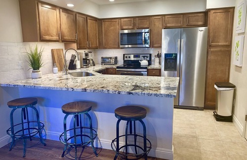 Central Scottsdale Condo | Charming Poolside Condo - Spotless Clean