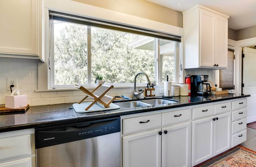 Oak Grove House | Charming Portland Home, Walk to Light Rail!