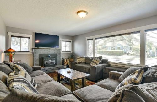 Oak Grove House | Charming Portland Home, Walk to Light Rail!