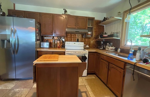 Sharpsburg House | Charming, Private 3-bedroom house with WiFi, AC in Historic Sharpsburg