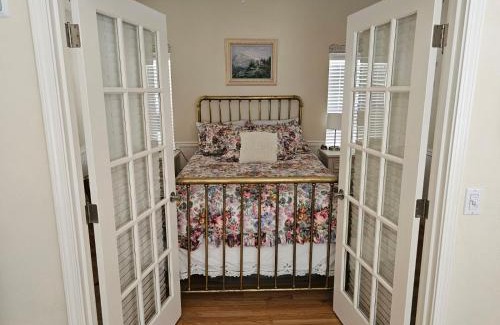 Myrtle Creek House | Charming, Private Cottage in Myrtle Creek