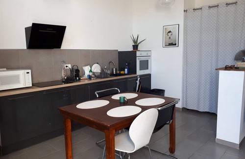 Bompas Apartment | Charming, quiet and functional apartment with a garden. Free parking in front