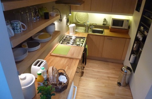 Newington Apartment | Charming Renovated 19th-century Coach House