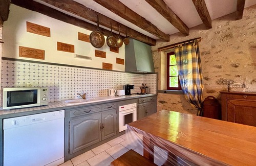 Migne Cottage | Charming renovated barn with pool and parking in Brenne