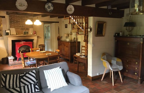 Veuil Cottage | Charming Renovated Home with Private Garden Near Loire Castles and Beauval Zoo