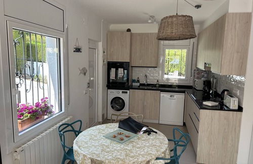 Llanca House | Charming renovated house - 4 mn walk from Grifeu beach - Very nice garden-Parking area
