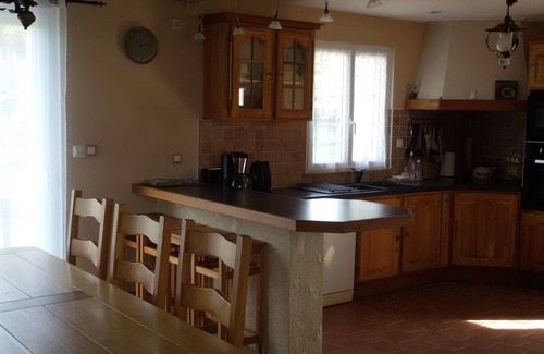 Houssay Cottage | Charming Restored Cottage - Full Kitchen, Fireplace, Baby Gear & Games, Near Vendôme.