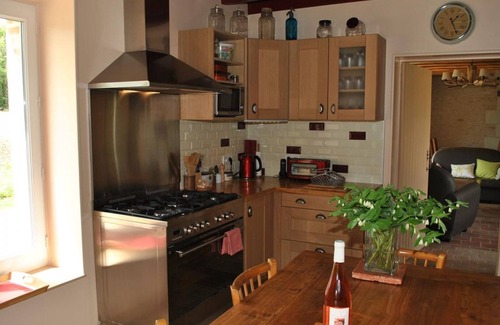 Razines Cottage | Charming Restored Vineyard House with Garden, Near Loire Castles