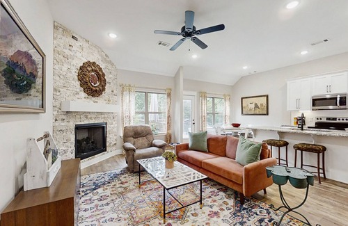 Bella Vista House | Charming retreat home w/disc golf gear, gourmet kitchen, & a spacious backyard