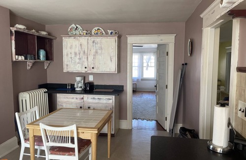 Finesville Apartment | Charming Riverview 2 bedroom Apartment