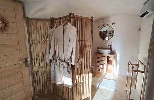 Vernoux-en-Vivarais Bed & Breakfast | Charming room with exceptional view