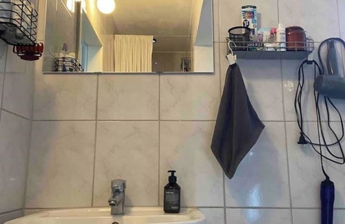 Bahnhofsviertel Apartment | Charming room/directly HBF+fair/central/LGBTQ+ frindly