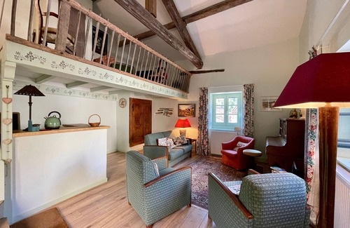 Lavaudieu Bed & Breakfast | Charming Room in Lavaudieu for 2, Bath & WC