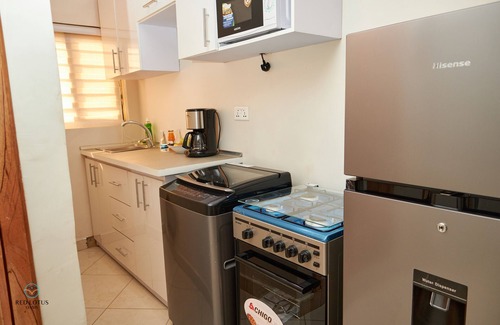 Accra Apartment | Charming Rustic Studio Apartment @center of Accra! Fast Wifi & City Skyline View