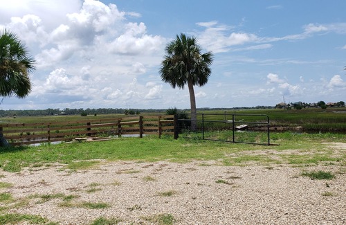 Salem RV Rental | Charming RV lot in Dark Island Perry Fl