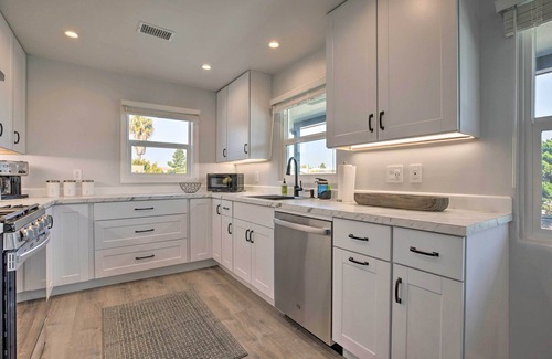 Roseville - Fleet Ridge Apartment | Charming San Diego Apartment - Walk to Bay!