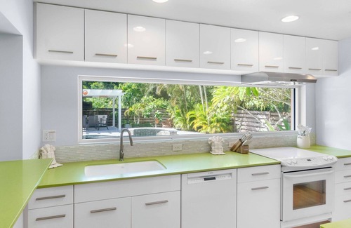 Indian Beach Sapphire Shores House | Charming Sapphire Shores Bungalow with Backyard Oasis