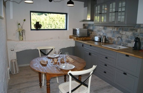 Gravelines Cottage | Charming sea-themed gîte with jacuzzi and private sauna