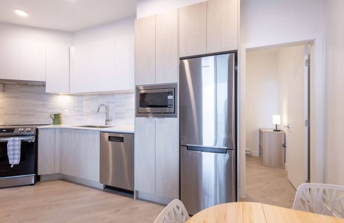 Tsawwassen Apartment | Charming Seaside Oasis: Balcony ~ Pool ~ Gym ~ Pkg