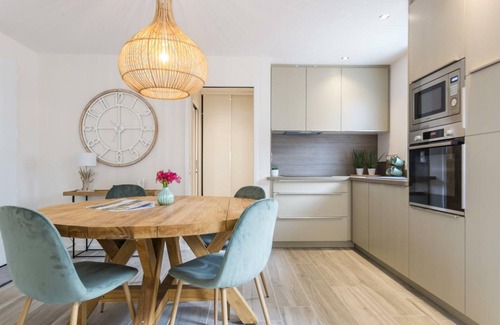 Portbail Cottage | "Charming Seaside Home with Modern Amenities & Private Garden in Port-Bail-sur-Mer"