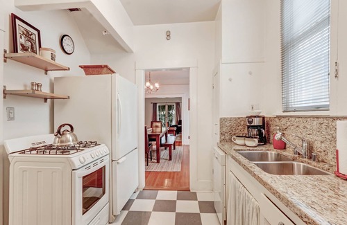 Larchmont Apartment | Charming, spacious suite just steps to Paramount & Larchmont Village!