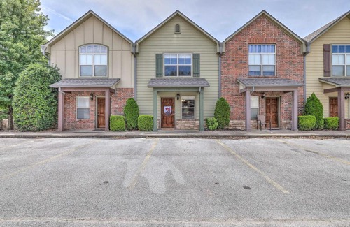 Johnson House | Charming Springdale Townhome about 5 Mi to Dtwn!