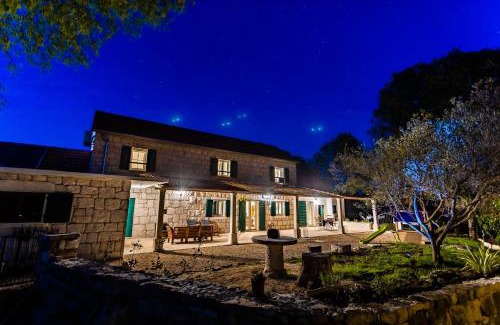 Central Dalmatia House | Charming stone house with private pool & jacuzzi - Holiday Home Vera