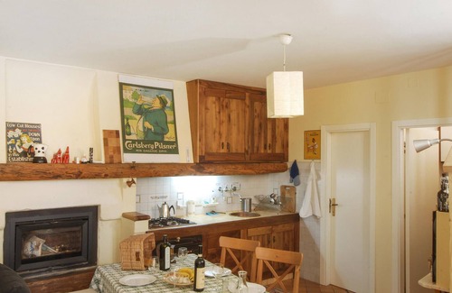 Montedinove House | Charming stone house with beautiful sun terrace.