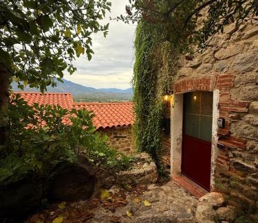 Eus House | Charming stone house in Eus - Vue sur les Montagnes & Confort 2025
