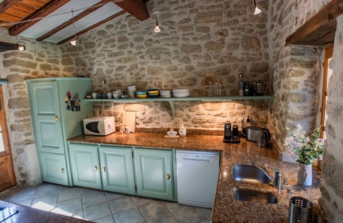 Montreal House | Charming stone house with a private pool
