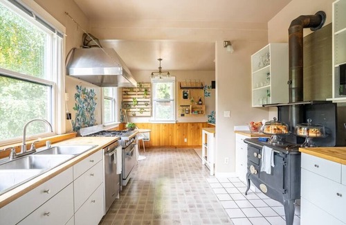 Broadway Hotel | Charming Studio in Renovated BnB - Rm2